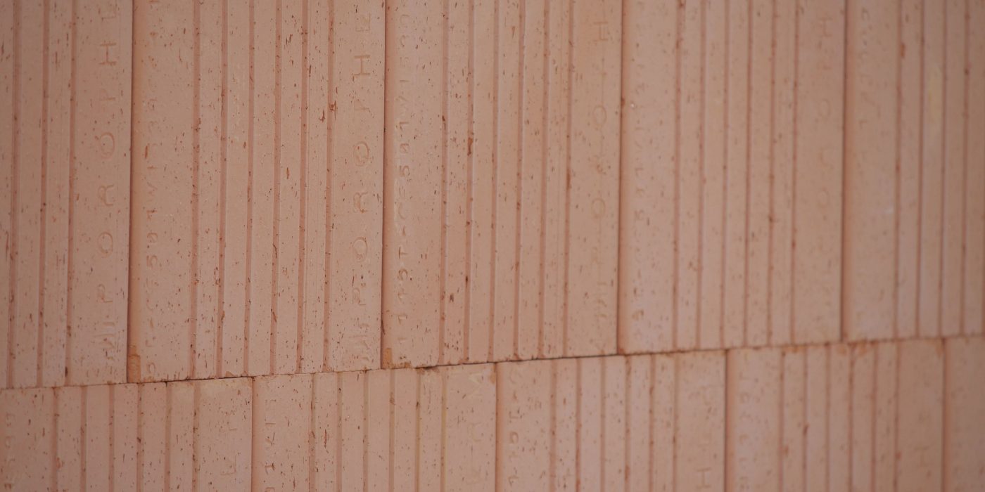 Dva reda cigle spojene ljepilom, bez morta