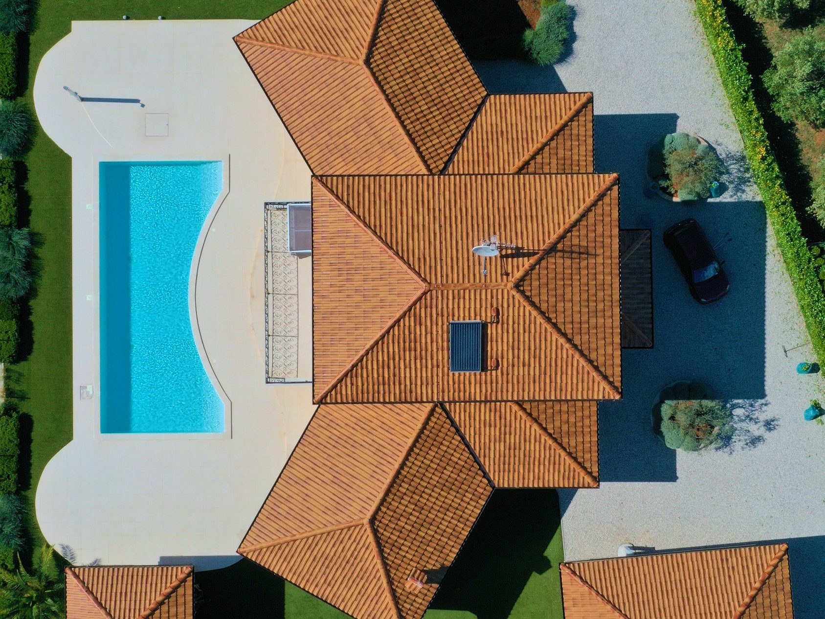 Mediteranska kuća s valovitim Tondach oker antik crijepom