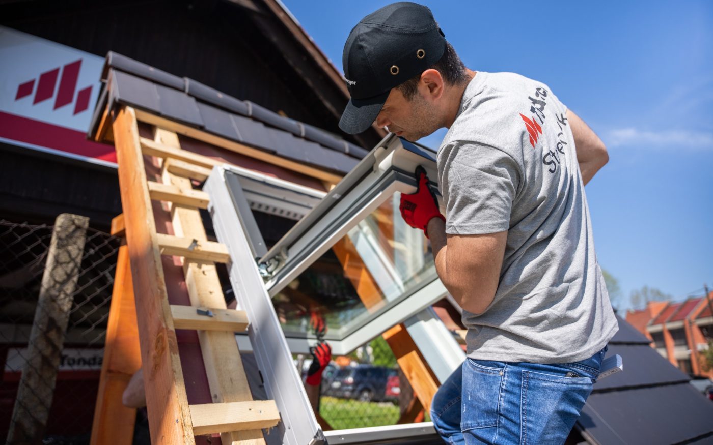 Instalation of roof windows EnergyPro L4 PVC in plant Križevci, Slovenia