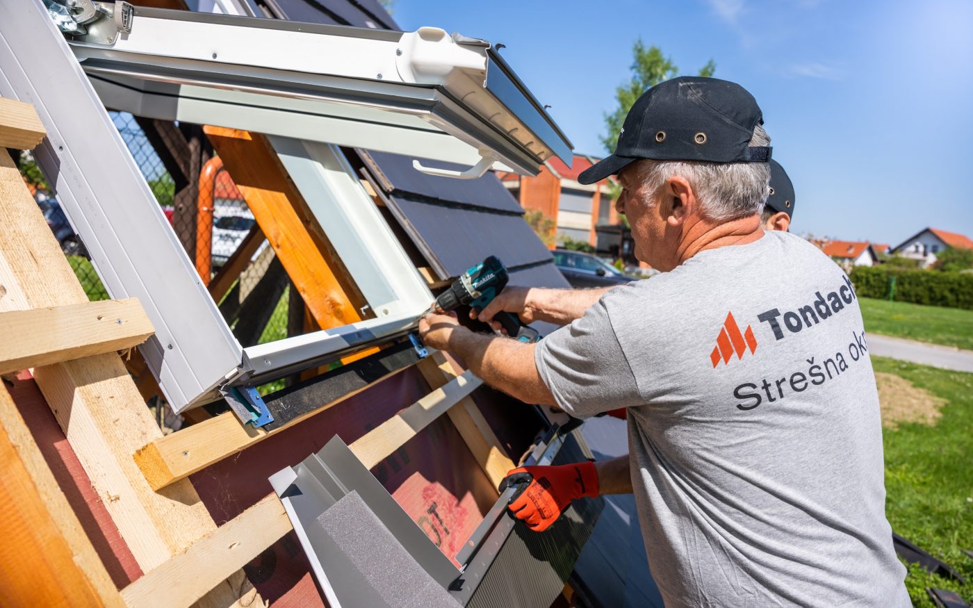 Instalation of roof windows EnergyPro L4 PVC in plant Križevci, Slovenia