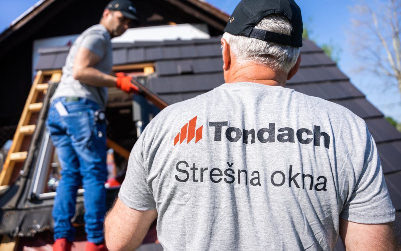 Instalation of roof windows EnergyPro L4 PVC in plant Križevci, Slovenia