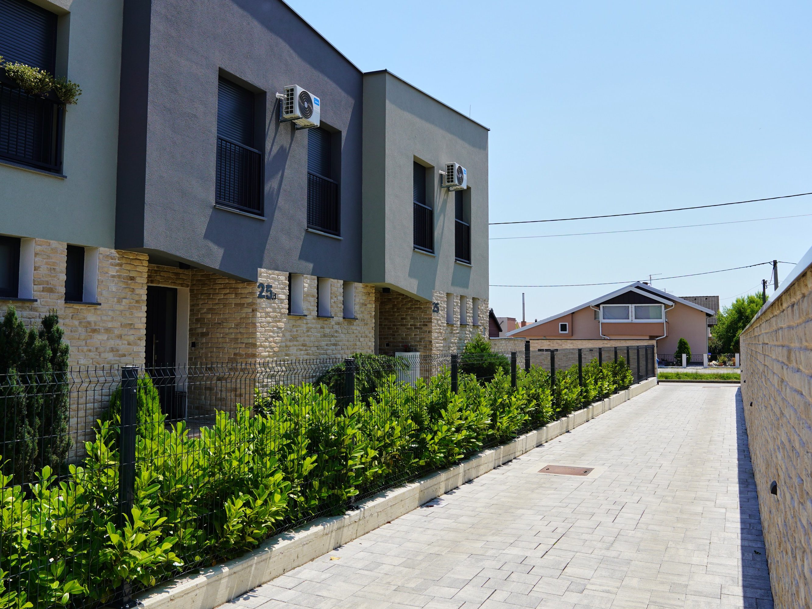 Kuće u nizu Dugo Selo